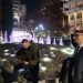 Φοιτητής της Ιατρικής παίρνει πτυχίο και το πανηγύρισε στο κέντρο της Λάρισας ξεσηκώνοντας τον κόσμο με κόρνες, όργανα και τραγούδια