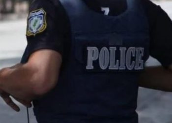Βόλος: Αστυνομικός έδωσε 20 ευρώ σε οικογένεια που δεν είχε να πληρώσει για τη βενζίνη