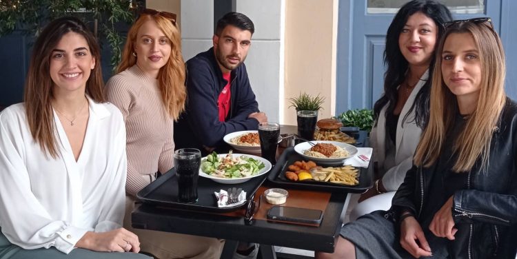 Κάθε μέρα είναι ευκαιρία για Goody’s Burger House… όταν έχεις καλή παρέα