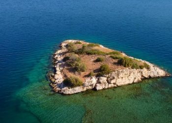 Το «νησί των βρυκολάκων» στην Κορινθία -Ο θρύλος που έχει στοιχειώσει τον Σιδερώνα