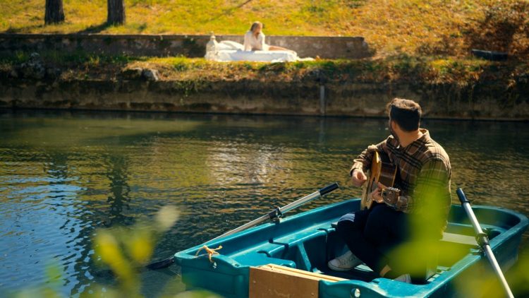 Στα Τρίκαλα το ονειρικό video clip του νέου τραγουδιού του Στέφανου Αθανασίου  “7 ποτάμια πέρασα”