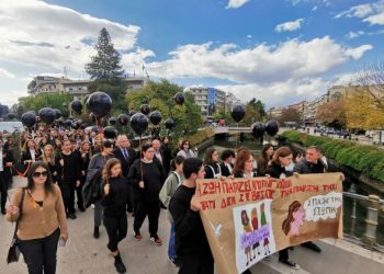 Μαζικό, ηχηρό, αποφασιστικό μήνυμα ενάντια στη βία κατά γυναικών από τα Τρίκαλα