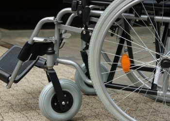 Θεσσαλονίκη – Δομή για ΑμεΑ: «Έκαψε τα χέρια τρόφιμου με καυτό νερό»