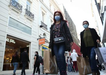 Ανοιχτά σήμερα Κυριακή τα καταστήματα σε όλη τη χώρα