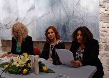 Φευγαλέες προσεγγίσεις… μόνο άν βρέξει… Αρμονικό πάντρεμα ζωγραφικής και ποίησης στο Δίδυμο Οθωμανικό Λουτρό