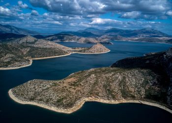Υλίκη: Η μεγάλη λίμνη που προσπερνάμε στην εθνική οδό
