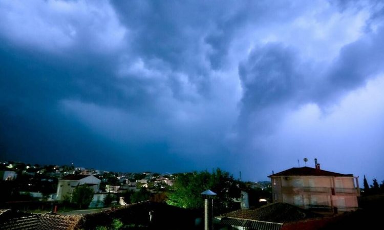 Καιρός – Meteo: Λασποβροχές, καταιγίδες, χιόνια και κρύο την Τετάρτη