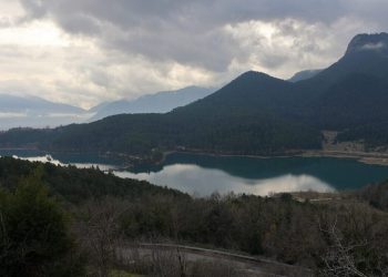 Καιρός: Βροχερό σκηνικό την Κυριακή – Πέφτει η θερμοκρασία