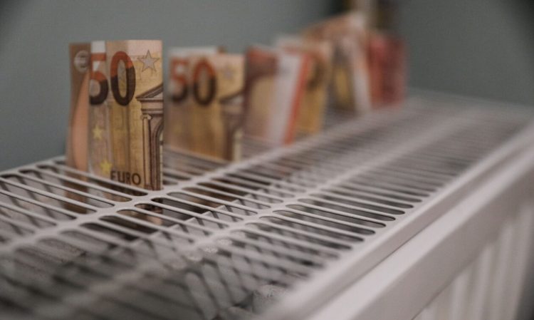 Επίδομα θέρμανσης: Αντίστροφη μέτρηση για αιτήσεις – Πότε πιστώνεται
