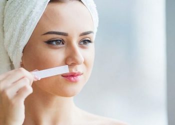 Τριχοφυΐα στο πρόσωπο: Τρόποι για να απαλλαγείτε φυσικά (video)