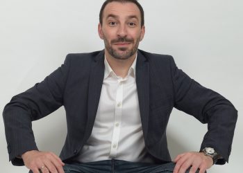 Ο ταλαντούχος Γιώργος Χατζηπαύλου μας μιλά για το «Comedy club για παιδιά» που έρχεται για πρώτη φορά στα Τρίκαλα