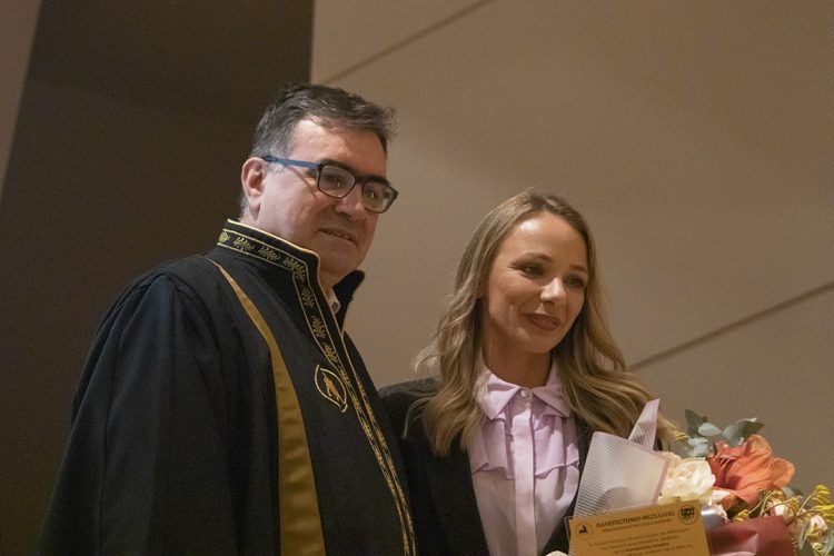 Την Αντιγόνη Ντρισπμπιώτη, απόφοιτη του Τμήματος,  βράβευσε το ΤΕΦΑΑ ΠΘ