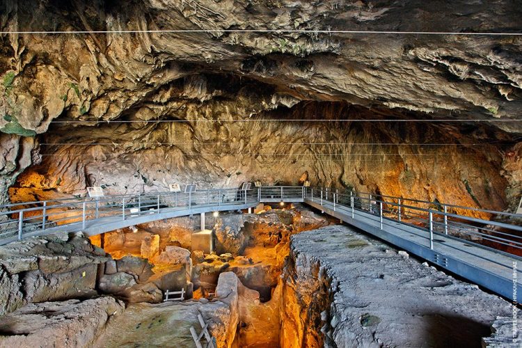 Λειτουργία κέντρου τεκμηρίωσης και εκπαίδευσης σπηλαίου Θεόπετρας