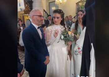 Νύφη στην Κύπρο παντρεύτηκε τον αγαπημένο της και του μετέφερε τα λόγια του ιερέα στη νοηματική γλώσσα