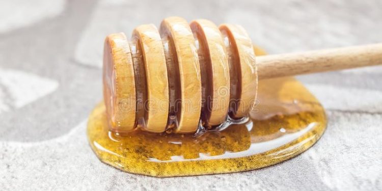 Σπιτική μάσκα μαλλιών με μέλι και βούτυρο καρύδας