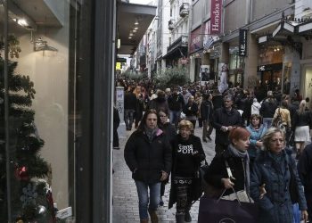 Εορταστικό ωράριο: Πώς λειτουργούν τα καταστήματα σήμερα 24/12