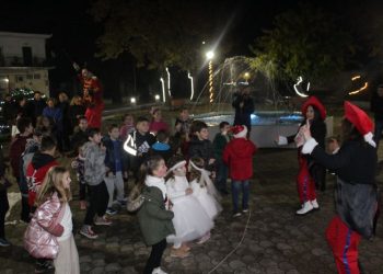 Φωταγωγήθηκε το Xριστουγεννιάτικο Δένδρο στην Τοπική Κοινότητα Λυγαριάς