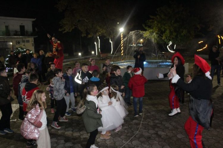 Φωταγωγήθηκε το Xριστουγεννιάτικο Δένδρο στην Τοπική Κοινότητα Λυγαριάς
