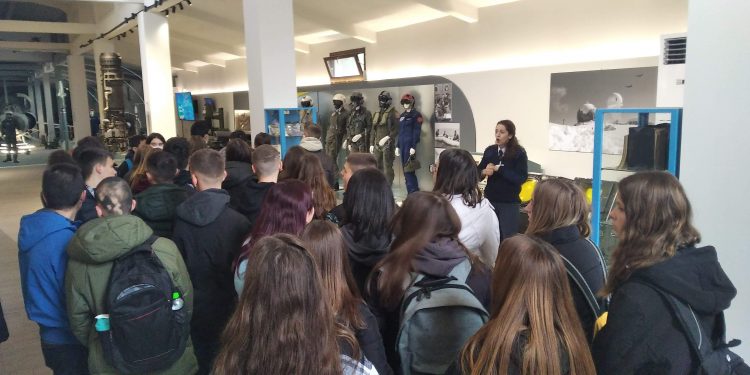 Το 5ο Γυμνάσιο στο Αρχηγείο Τακτικής Αεροπορίας