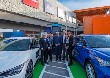 Oι πρώτοι ταχυ-φορτιστές έως 300 kW DC στην Ελλάδα  από τη ΔΕΗ blue σε κομβικά σημεία σε όλη τη χώρα