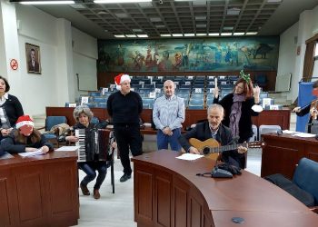 Κάλαντα από το 5ο Δημοτικό Σχολείο Τρικάλων στο Δημαρχείο Τρικκαίων