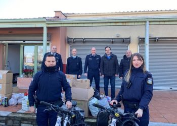 Προσφορά προϊόντων από τη Δ/νση Αστυνομίας Τρικάλων στο Κοινωνικό Παντοπωλείο Δ. Τρικκαίων