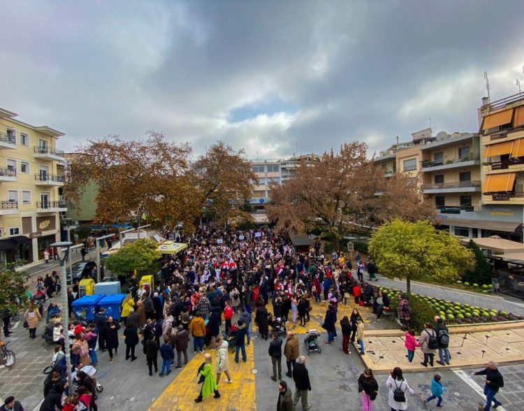Μεγάλη Παρέλαση Ξωτικών και αστείρευτο κέφι στο κέντρο των Τρικάλων