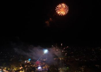 Χριστουγεννιάτικες χορευτικές εκδηλώσεις στους δρόμους των Τρικάλων