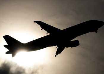 Επείγουσα προσγείωση αεροσκάφους στη Βαρκελώνη – Διέφυγαν μετανάστες