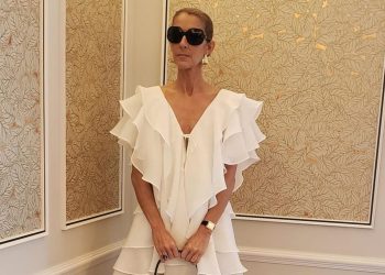 H Celine Dion τραγουδάει «Ι’m Alive» στο πολυτελές σπίτι της