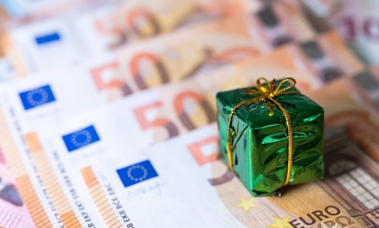 Επιταγή ακρίβειας, δώρο Χριστουγέννων – Όλα τα επιδόματα Δεκεμβρίου