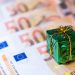 Επιταγή ακρίβειας, δώρο Χριστουγέννων – Όλα τα επιδόματα Δεκεμβρίου