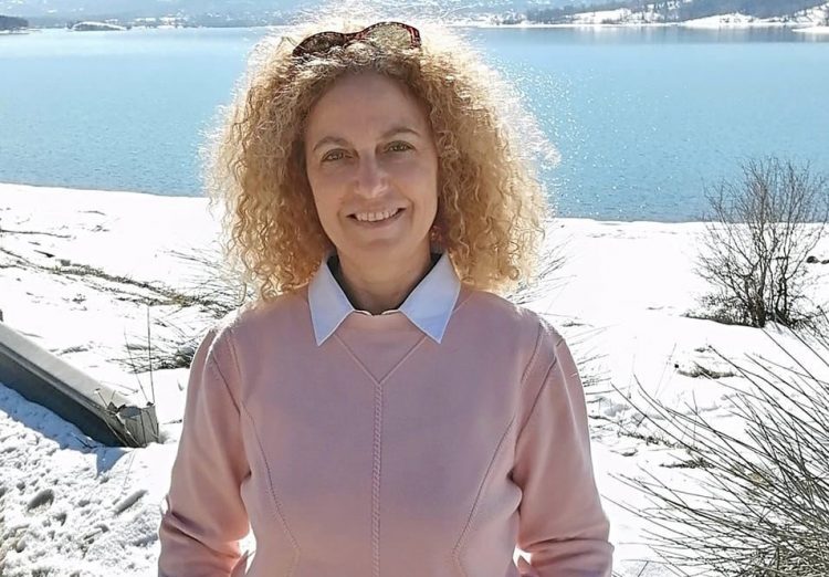 Ευαγγελία Μινάρδου – Αδάμου: Η θάλασσα γίνεται αίμα στη φλέβα των ηρώων μου