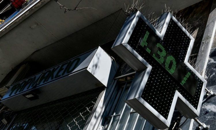 Σοβαρές ελλείψεις σε βασικά φάρμακα την ώρα που «θερίζει» η τριδημία
