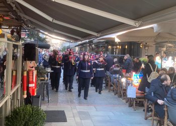 Τρίκαλα: Με μελλωδίες από τη Δημοτική Φιλαρμονική αποχαιρέτησαν Τρικαλινοί κι επισκέπτες το 2022