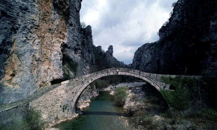 Οι χειμωνιάτικες διακοπές στα γραφικά Ζαγοροχώρια είναι εμπειρία