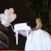Μαγεία – Ένα πιάνο πέταξε μέσα από τεράστιο χριστουγεννιάτικο κουτί στην Πετρούπολη