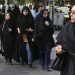 Ιράν: Yπό αναθεώρηση η νομοθεσία για τη μαντήλα – Νίκη των διαδηλωτών;