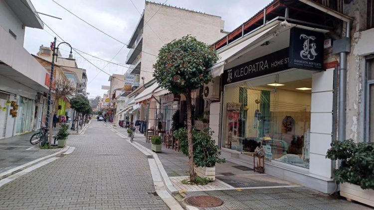 Αγορά δύο ταχυτήτων στα Τρίκαλα-Αργοπεθαίνει το ιστορικό εμπορικό κέντρο