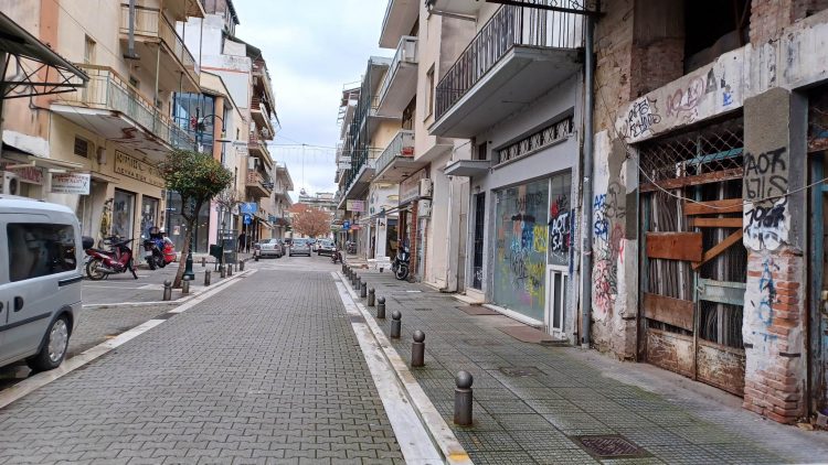 Αγορά δύο ταχυτήτων στα Τρίκαλα-Αργοπεθαίνει το ιστορικό εμπορικό κέντρο