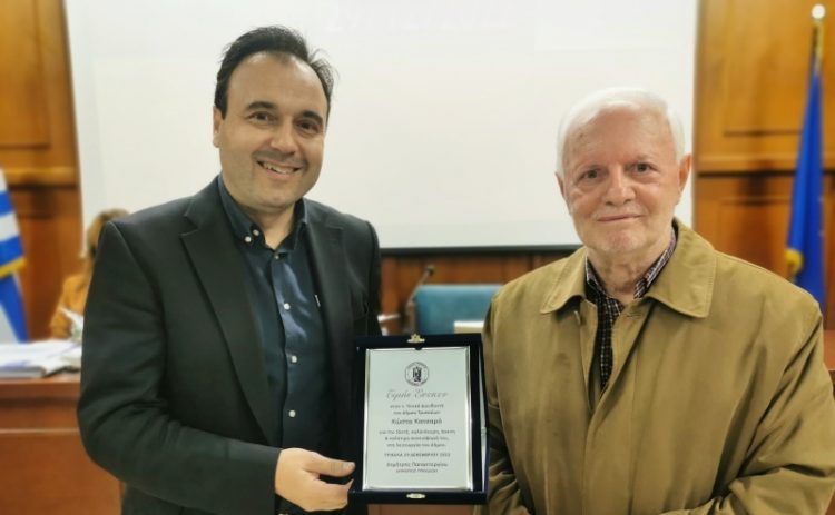 Ο Δήμος Τρικκαίων τίμησε τον Κώστα Κατσαρό για την προσφορά του στον Δήμο και την πόλη