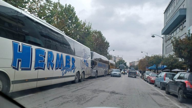 Χιλιάδες επισκέπτες στα Τρίκαλα λόγω Μύλου-Πάνω από 550 λεωφορεία το σαββατοκύριακο