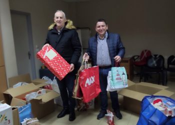“ΜοιραΖΩμαι” αγάπη σε μαθητές Δημοτικών Σχολείων-Ξεκίνησε η διάθεση των πακέτων τροφίμων εν όψει των Χριστουγέννων