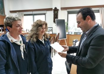 Γιορτινό δώρο στον Δήμαρχο Τρικκαίων από το ΤΤ Τρικάλων του ΣΕΟ