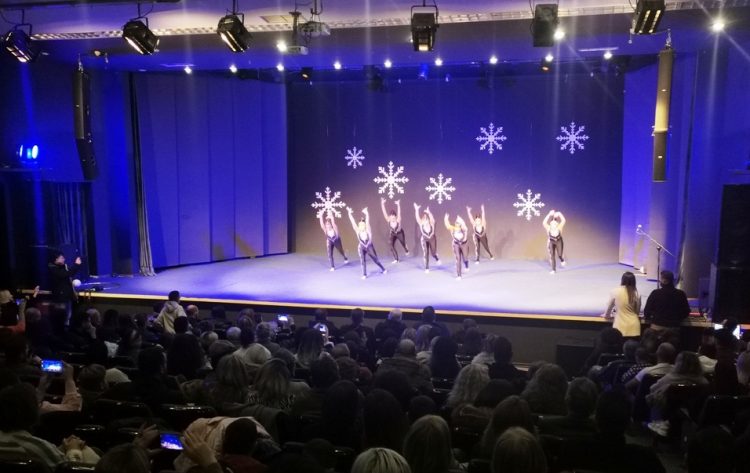 Εντυπωσίασε η κοινή χορευτική εκδήλωση για την ενίσχυση του συλλόγου «Φλόγα» στα Τρίκαλα