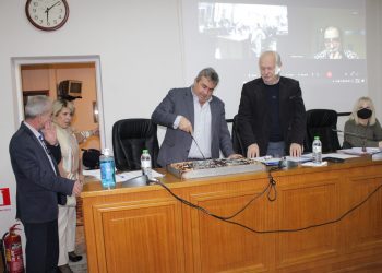 Πρώτη συνεδρίαση του Δημοτικού συμβουλίου Πύλης για τη νέα χρονιά και κοπή πίτας