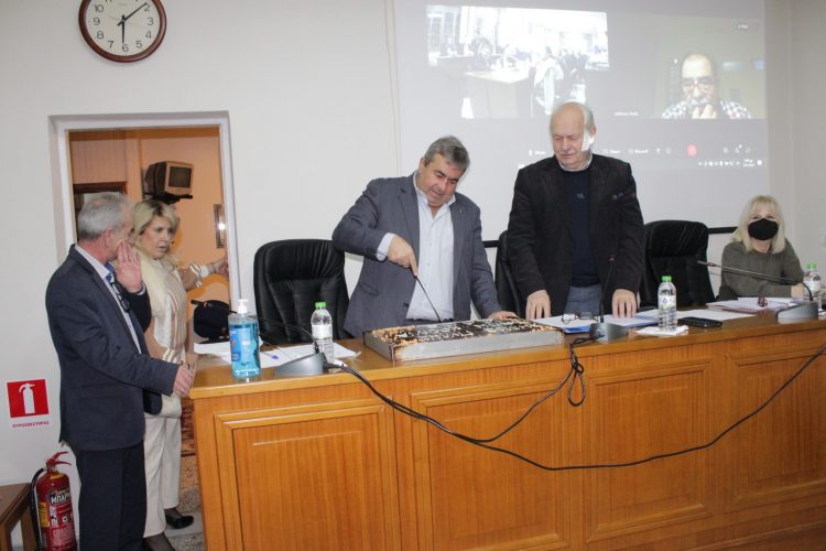 Πρώτη συνεδρίαση του Δημοτικού συμβουλίου Πύλης για τη νέα χρονιά και κοπή πίτας