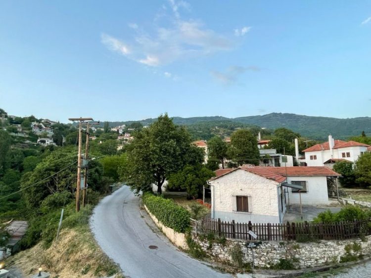 Γιατί όλοι ανεβαίνουν στο Κατηχώρι; – Το μυστικό που κρύβεται στο χωριό του Πηλίου