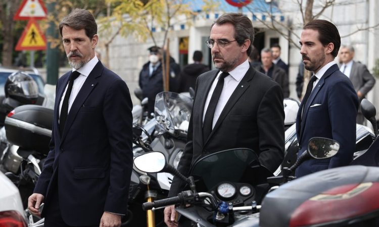 Τέως βασιλιάς Κωνσταντίνος: Το πρόγραμμα της αυριανής κηδείας – Ποιοι «γαλαζοαίματοι» φτάνουν Αθήνα