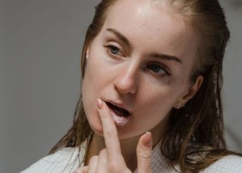 Φασκόμηλο: Το βότανο που «καθαρίζει» την κακή ενέργεια έχει υπέροχο άρωμα
